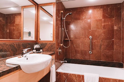 Pullman Cairns International - Lismore Accommodation 17