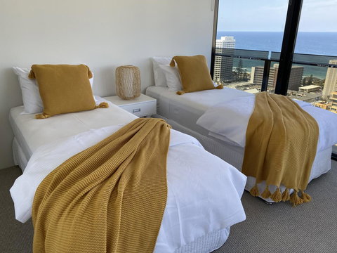 Circle On Cavill 2, 3, 4 & 5 Bedroom SkyHomes & SUB PENTHOUSES By Gold Coast Holidays - Lismore Accommodation 17