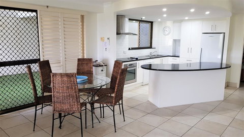 Gemini Court Holiday Apartments - Lismore Accommodation 17