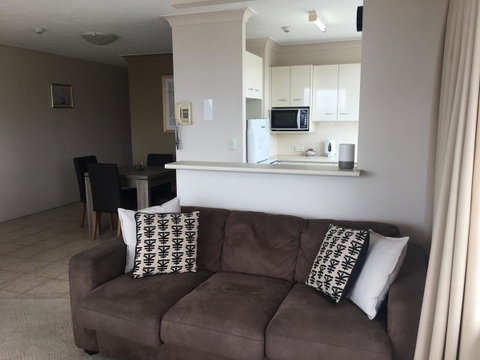 Burleigh Beach Tower - Lismore Accommodation 1