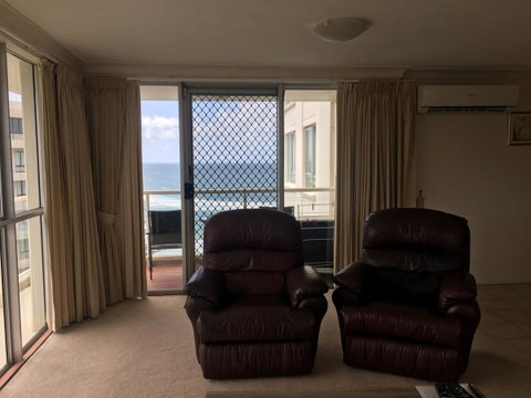Burleigh Beach Tower - Lismore Accommodation 2