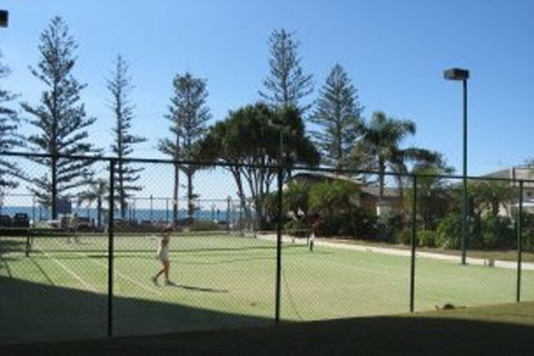 Burleigh Beach Tower - Lismore Accommodation 10