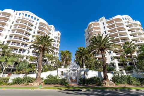 ULTIQA Burleigh Mediterranean Resort - Lismore Accommodation 13