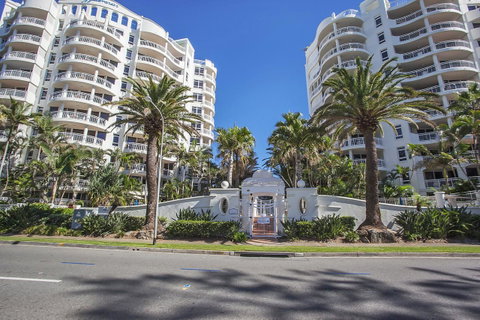 ULTIQA Burleigh Mediterranean Resort - Lismore Accommodation 19