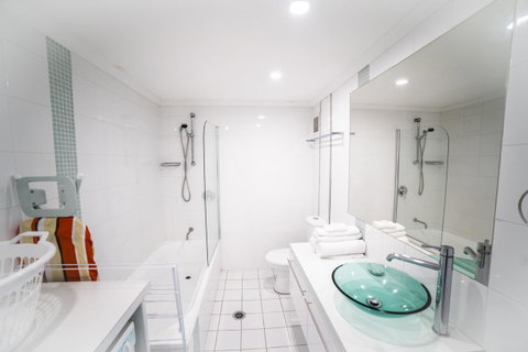 Capricorn One Beachside Holiday Apartments - Official - Lismore Accommodation 5