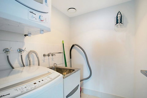 Number 1 H Residences - WiFi, Parking & More By Gold Coast Holidays - Lismore Accommodation 1