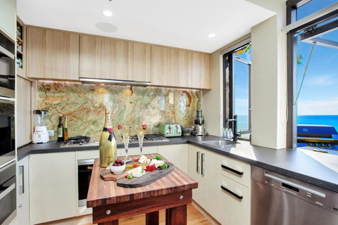Burleigh Esplanade Apartments - Lismore Accommodation 6
