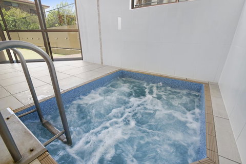 Burleigh Esplanade Apartments - Lismore Accommodation 22