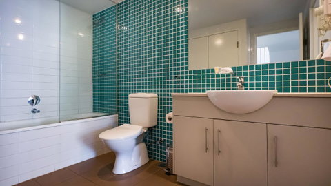 Swell Resort Burleigh Heads - Lismore Accommodation 6