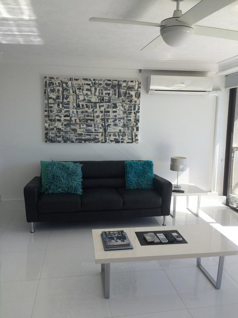 Surfers Century Oceanside Apartments - Lismore Accommodation 27
