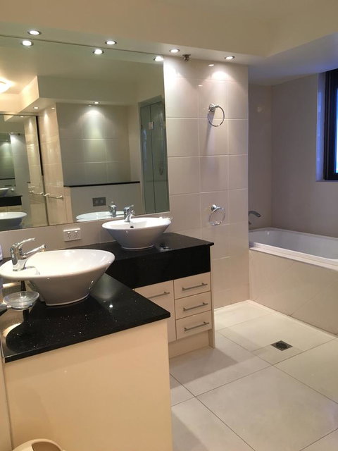 Surfers Century Oceanside Apartments - Lismore Accommodation 22