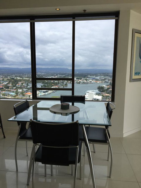 Surfers Century Oceanside Apartments - Lismore Accommodation 21