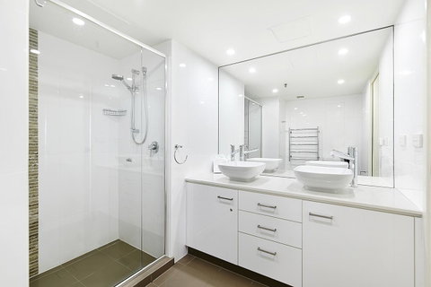 Surfers Century Oceanside Apartments - Lismore Accommodation 9