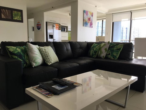 Surfers Century Oceanside Apartments - Lismore Accommodation 26