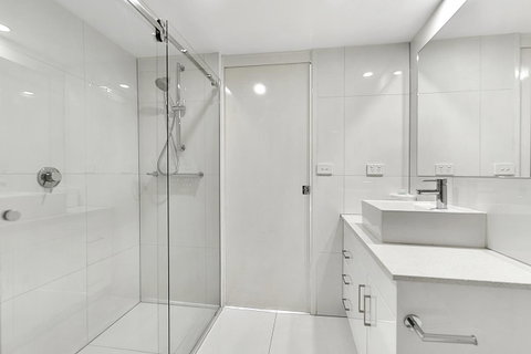 Surfers Century Oceanside Apartments - Lismore Accommodation 3