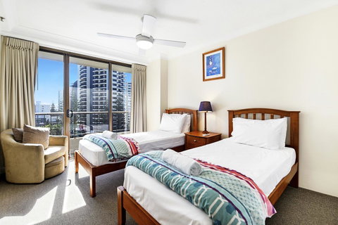 Surfers Century Oceanside Apartments - Lismore Accommodation 7