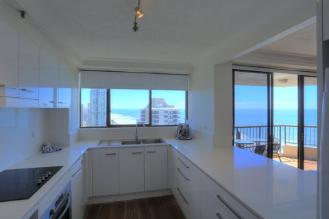 Surfers Century Oceanside Apartments - Lismore Accommodation 37