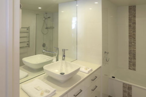 Surfers Century Oceanside Apartments - Lismore Accommodation 38