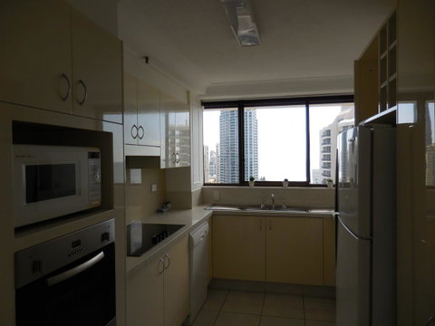 Surfers Century Oceanside Apartments - Lismore Accommodation 42