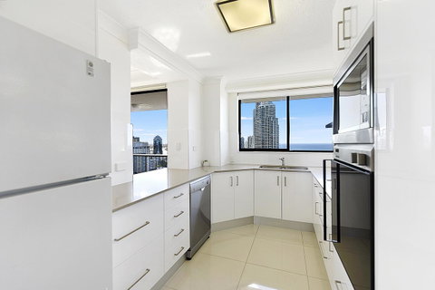 Surfers Century Oceanside Apartments - Lismore Accommodation 4