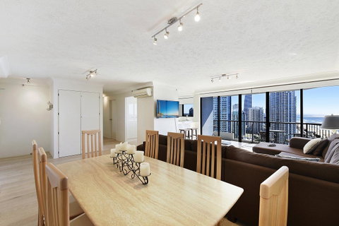 Surfers Century Oceanside Apartments - Lismore Accommodation 12