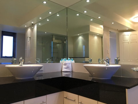 Surfers Century Oceanside Apartments - Lismore Accommodation 23