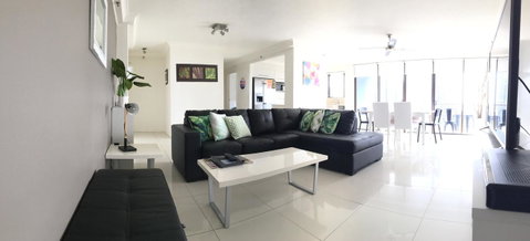Surfers Century Oceanside Apartments - Lismore Accommodation 25