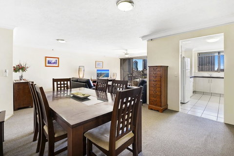 Surfers Century Oceanside Apartments - Lismore Accommodation 5