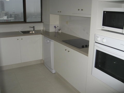 Surfers Century Oceanside Apartments - Lismore Accommodation 35