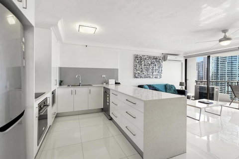 Surfers Century Oceanside Apartments - Lismore Accommodation 14