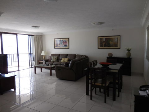 Surfers Century Oceanside Apartments - Lismore Accommodation 41
