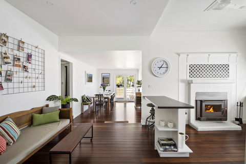 The Lighthouse - Lismore Accommodation 7