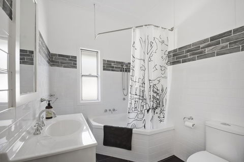 The Lighthouse - Lismore Accommodation 14