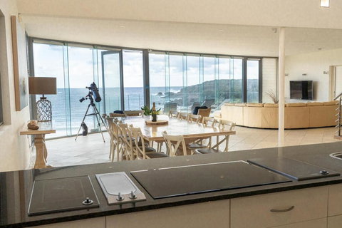 Whale View - Grand Luxurious Beachfront Home - Lismore Accommodation 1