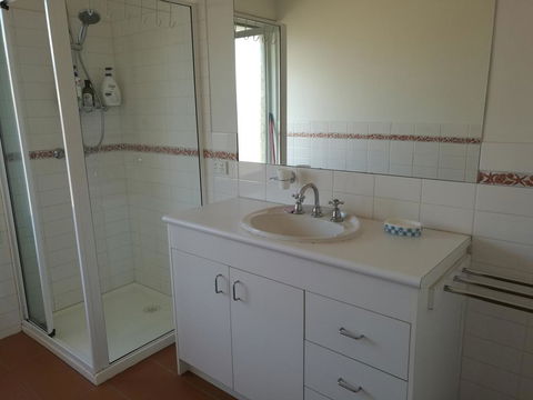 Whole Storey 2 Bedrooms+Kitchen+Living Room In Glen Waverley - Lismore Accommodation 1