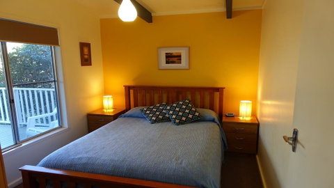 Wonky Pine Beach House, NARRWALLEE- 4 Bedroom - Lismore Accommodation 3