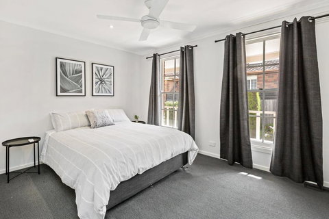 YIN-YANG - MOUNT ELIZA - Lismore Accommodation 1
