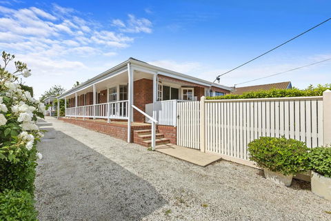 YIN-YANG - MOUNT ELIZA - Lismore Accommodation 3