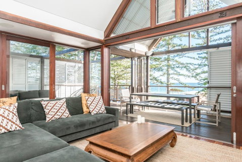 Your Luxury Escape - On The Bay - Stunning Beachfront Apartment - Lismore Accommodation 0