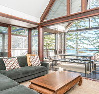 Your Luxury Escape - On The Bay - Stunning Beachfront Apartment - Lismore Accommodation