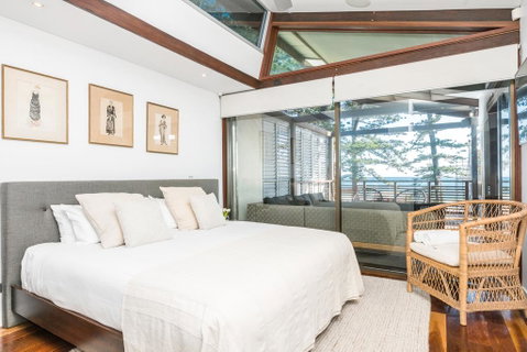 Your Luxury Escape - On The Bay - Stunning Beachfront Apartment - Lismore Accommodation 3
