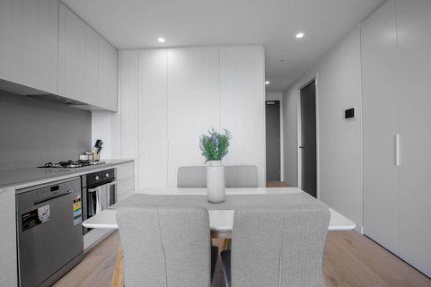 Grey Style, Simple And Cozy Apt@Parkville+Carpark - Lismore Accommodation 1