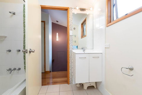 A Beach House - Lismore Accommodation 4