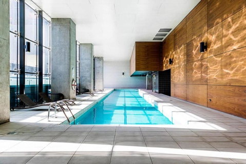 A Chic 2BR Apt City Views Near Southern Cross - Lismore Accommodation 2
