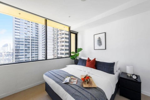 A Chic 2BR Apt City Views Near Southern Cross - Lismore Accommodation 3