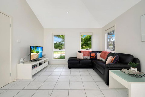 Annvilla - Two Bedroom Townhouse In Huskisson - Lismore Accommodation 4
