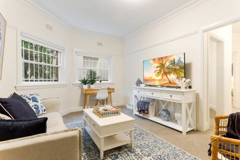 Art Deco Apartment Meters Away From The Beach - Lismore Accommodation 0