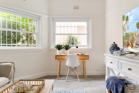 Art Deco Apartment Meters Away From The Beach - Lismore Accommodation 2