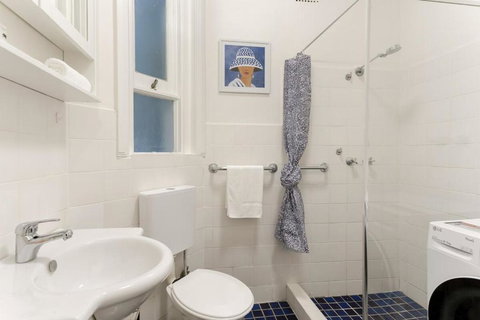 Art Deco Apartment Meters Away From The Beach - Lismore Accommodation 4