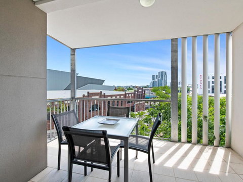 Artsy Destination Compact & Cosy 2 BR Apart At Valley - Lismore Accommodation 0